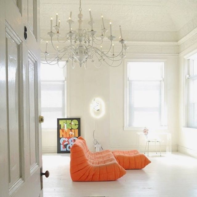 greenandmustard's tweet image. Statement orange sofas in a Baltimore loft apartment, as featured in @apartmenttherapy  love that orange pop of colour! #orangesofa #orangeinteriors #orange #colourpop #orangepop #interiordesign #interiors #interiorstyle #interiorstyling #interiorinspo #… ift.tt/2EIZy2x