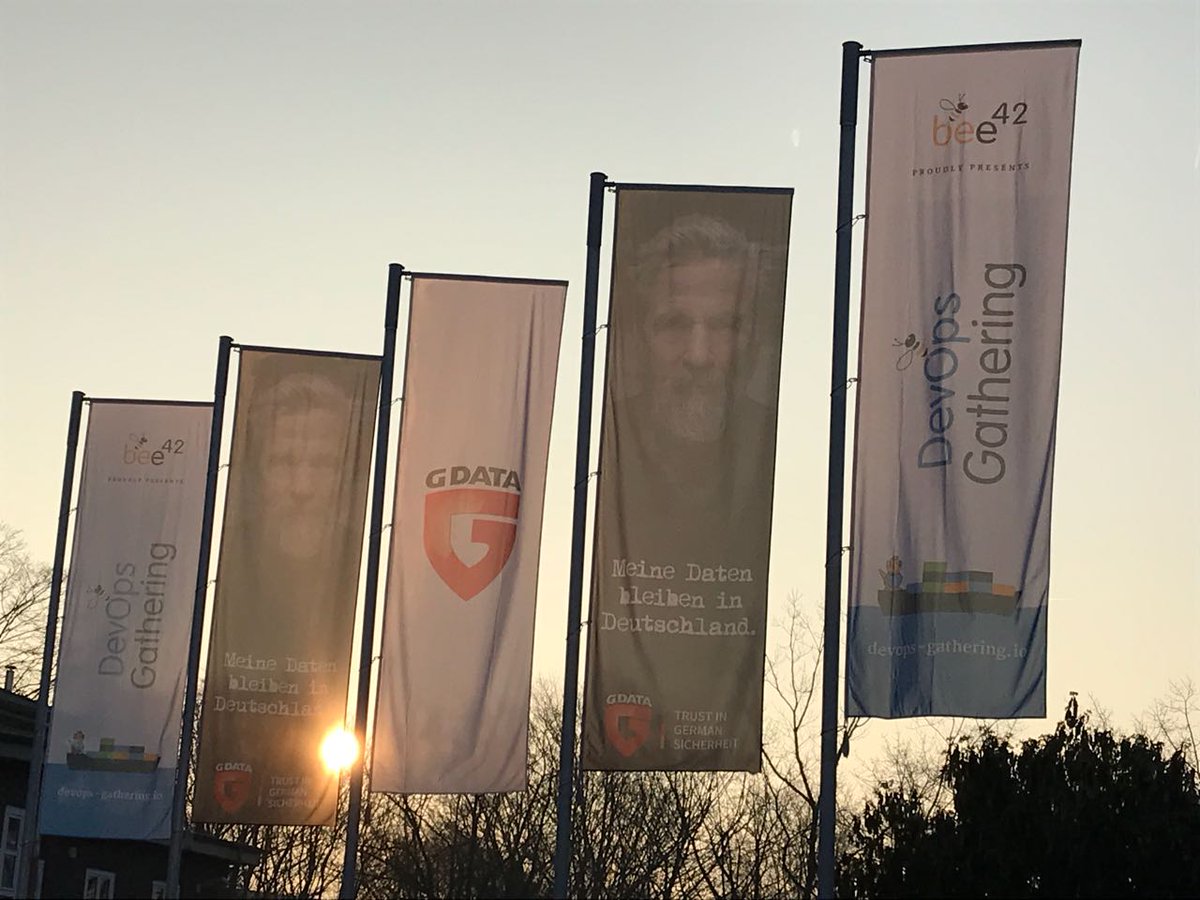 bee42solutions's tweet image. Wir, das Team der @bee42solutions, möchten uns nochmals ganz herzlich bei euch bedanken! Danke an die tollen Teilnehmer, die super tollen Speaker und noch tolleren Sponsoren! 💝🎉🤗Ihr habt es möglich gemacht! DANKE!!! #DOG18 #soldout #DevOpsGathering #bee42ontour