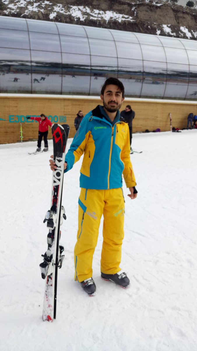 ErzurumKYGM's tweet photo. Doğa sporlarının ve kış turiziminin merkezi Erzurum'da ögrencilerimiz bugün  muhteşem doğası, son model tesisleri ve 20'ye aşkın piste sahip olan Palandöken'de kayak kursuna başladı. 🏂⛷ https://t.co/Y24duzEaAM