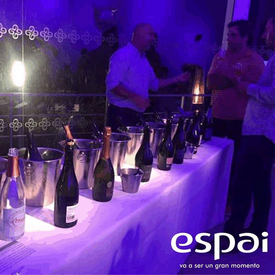 Comenzamos la temporada de eventos con una increíble degustación de espumantes y tragos. Gracias a todos los que nos acompañaron e hicieron que la noche tome su vuelo mágico...”🥂
#temporada #eventos #espumantes #gracias