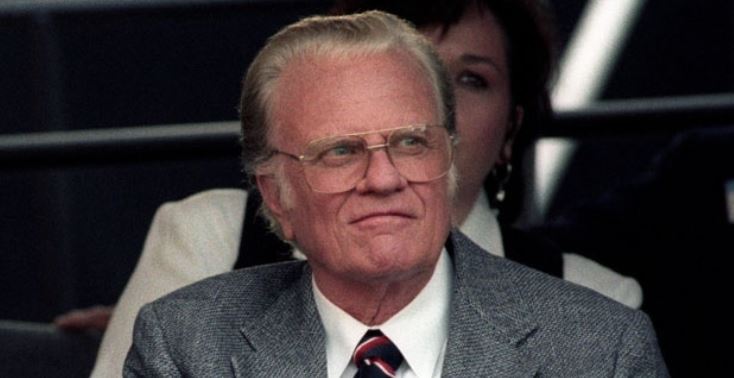 Billy Graham, arguably America's best-known evangelist, dies at age of 99 bit.ly/2Cf8leO?utm_so… https://t.co/giWEPmwN7C
