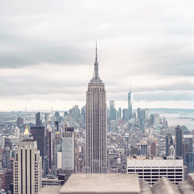 emilylew's tweet photo. NYC travel diary day 4 is now live on https://t.co/69DhbdPKDR #linkinbio .
.
.
.
.
.
.
.
#bigapple #newyorkcity #newyorkcityblogger #nycfashion #streetstyle #streetstylechic #cityscape #cityofdreams #thatsdarling #theeverygirl #darlingmoments #whatiwore #winterfashion #ootd … https://t.co/8WLzMOTD8t