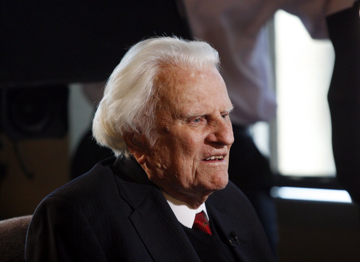 STORY: Evangelist the Rev. Billy Graham has died: bit.ly/2HyA3CL https://t.co/E7he9s2eJu
