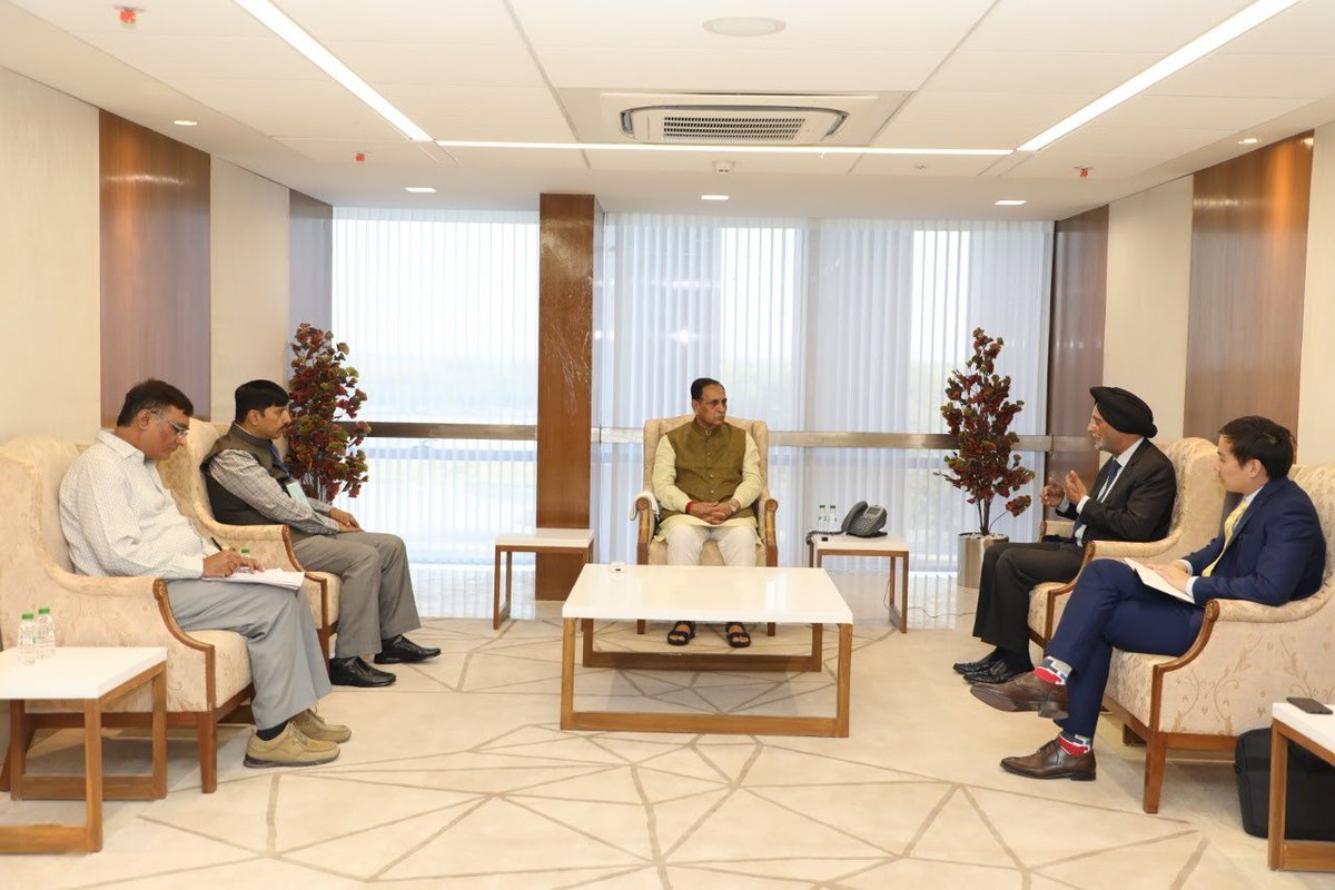 Consul General of Singapore calls on Gujarat Chief Minister