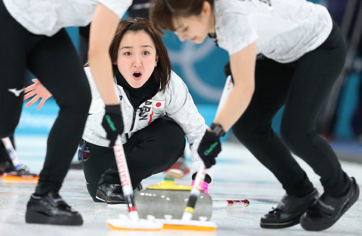 悲報 カーリング女子の日本代表 インタビュー中にスウェーデン代表とイチャついてしまう 悲報 カーリング女子の日本代表 インタビュー中にスウェーデン代表とイチャついてしまう