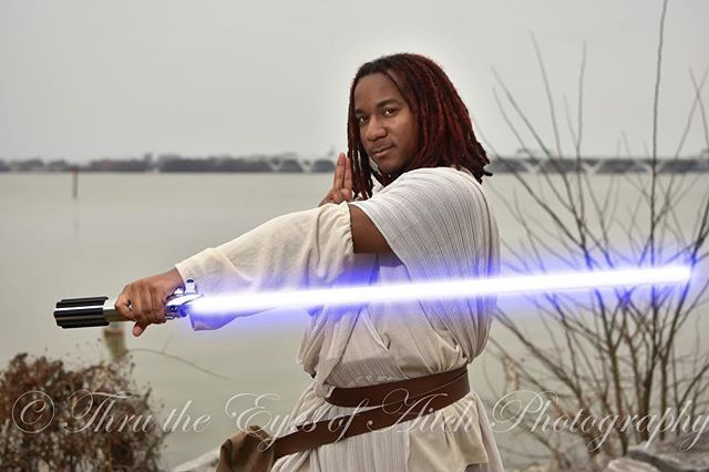 BishopCosplay's tweet photo. Rey is the future of the Force 
#cosplayer 
@khalil_pheonix .
.
.
.
.
#28daysofblackcosplay #cosplayingwhileblack #blackcosplay #cosplay https://t.co/a9zv1dxbZt https://t.co/ulfYZyFwOH