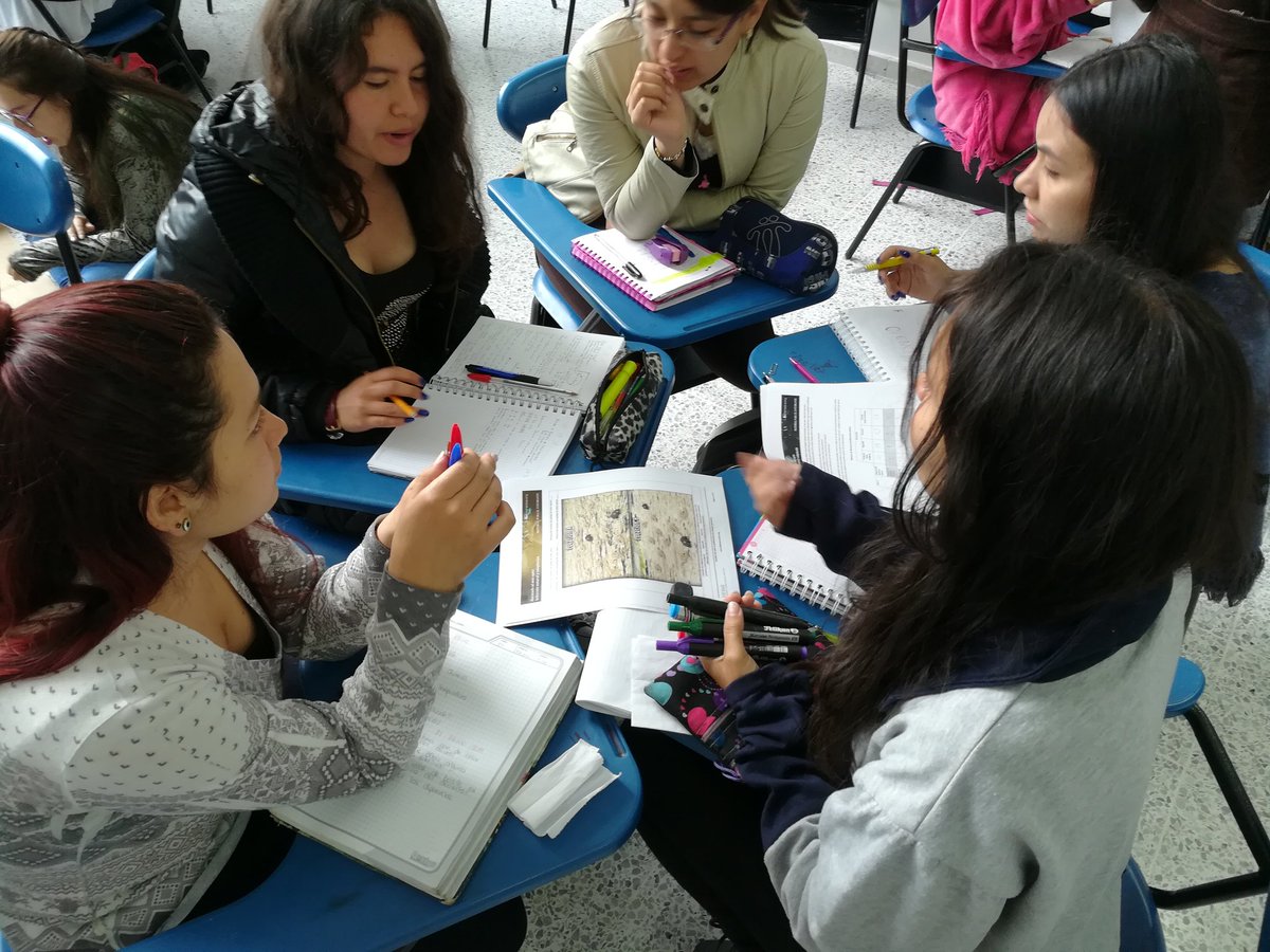 Gonzalo371113's tweet photo. Profesoras de preescolar en formación, debatieron, analizaron y aprendieron sobre la Selección Natural modelado el Caso del Ratón de Bolsillo de @BIOINTERACTIVE @BioEspanol #LoveTeaching #istudyevolution https://t.co/F5KJc5Yaoo