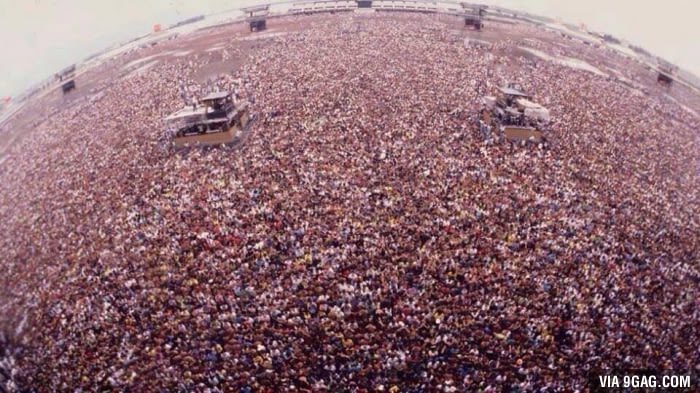 TalkNationPod's tweet photo. Metallica in Russia picture we talked about at 40:30 https://t.co/pWkdsZa7Fa
