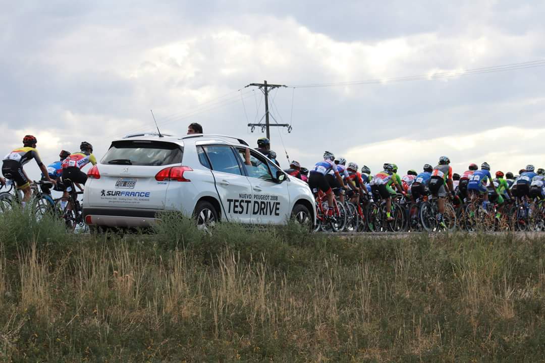 VueltaMendoza's tweet photo. Queremos agradecer enormemente el apoyo de @SurFrance S.A. - Concesionario oficial Peugeot a la organización de la 42° Vuelta de Mendoza, poniendo a disposición movilidades y dando mayor prestigio a la "más argentina de las vueltas" #VueltaMendoza https://t.co/ifZhdR1pOK