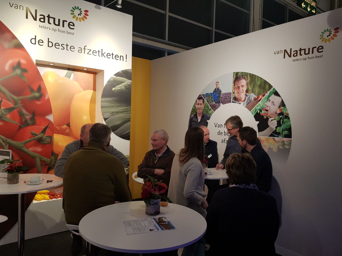 TelersVanNature's tweet photo. Gezellige drukte bij onze stand (nr.463) op @HortiContact! Kom je ook nog langs? #HortiContact #tuinbouw #hetbegintbijVanNature #HCGO18 https://t.co/8hhraHOJgv