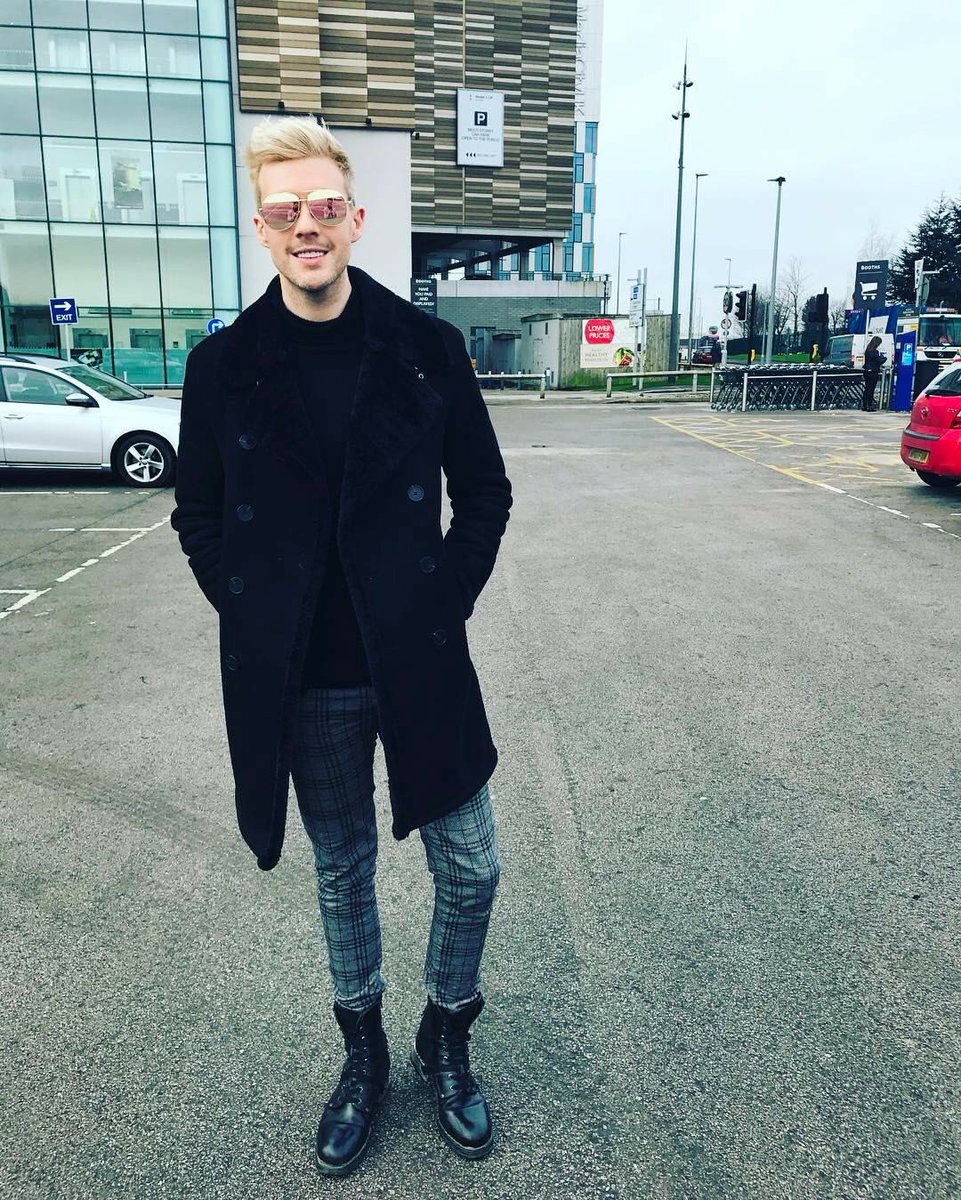 YORKIE007's tweet photo. It's #JamieWednesday how about this one from my #timehop today looking back at the @Collabro radio tour a year ago in #Manchester #CollabroHomeTour https://t.co/slepkqfXpU