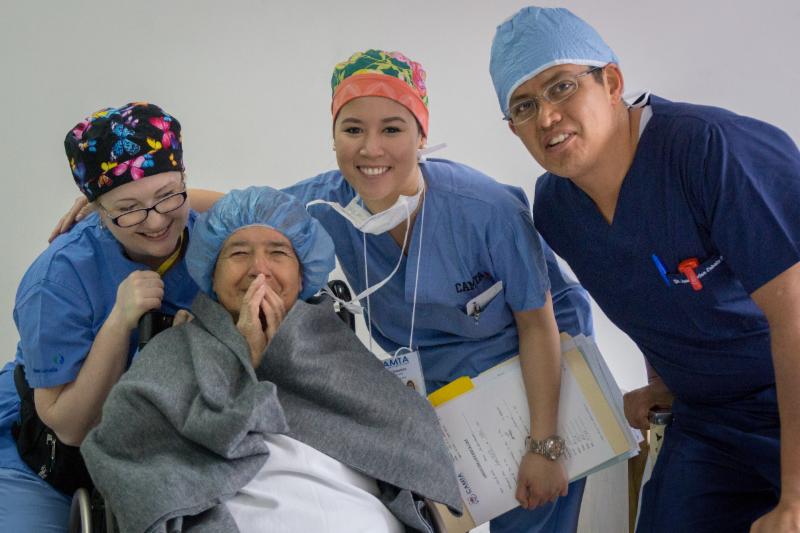 CanadaEcuador's tweet photo. Los cirujanos del grupo médico #CAMTA de #Canada están realizando cirugías de prótesis de cadera, pie equinovaro y luxación de cadera, en conjunto con el personal médico del hospital “Padre Carollo Un Canto a la Vida”, del 18 de feb al 3 de marzo. Aún hay cupos disponibles. https://t.co/loVEFiBQ1s