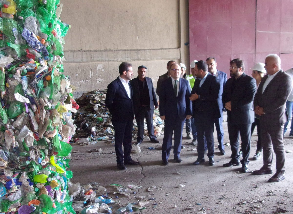 AfyonValiligi's tweet photo. Vali Mustafa Tutulmaz Sinanpaşa İlçemizde Faaliyetlerini Sürdüren Çevrepet Plastik Geri Dönüşüm Fabrikasında İncelemelerde Bulunarak Yetkililerden Bilgi Aldı. https://t.co/fpYHWxTv2u