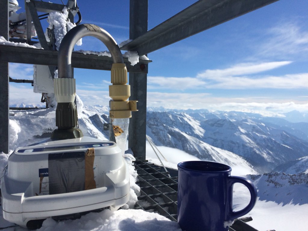 polar_weasel's tweet photo. #microarctic #fieldwork #coffeporn #officeview #whatAday https://t.co/rIxnTAhIW1