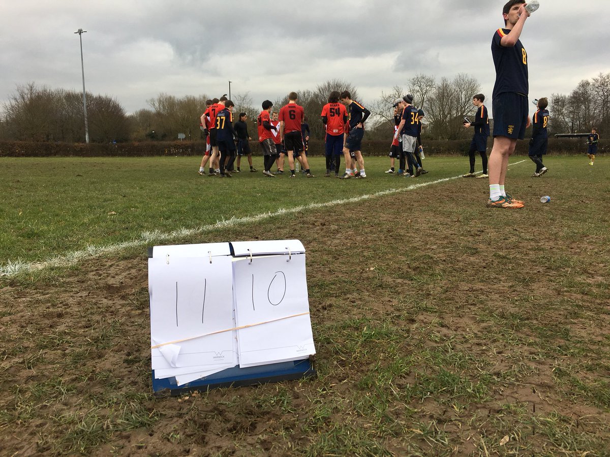 WarwickUltimate's tweet image. Bears come back from 8-2 down at half to win 11-10 on universe #startyourcomebacktrains #clutchcontrol #scenes