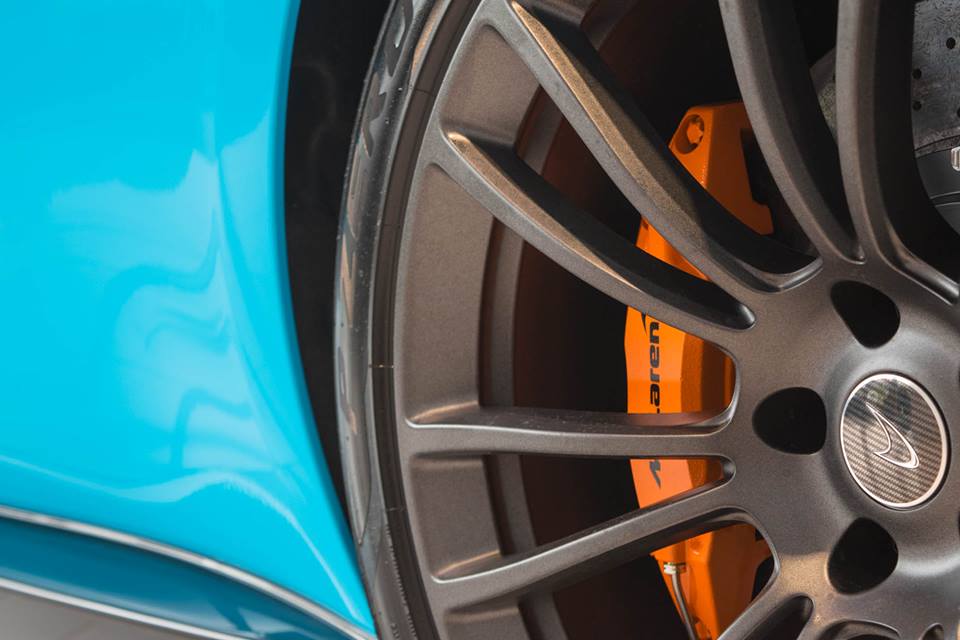 McLarenNJ's tweet image. Perfect combo for this #570S! #McLarenNJ #DrivePrestige #McLaren #FistralBlue