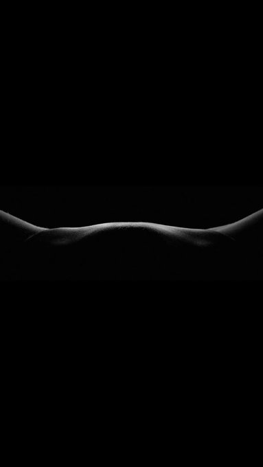 The Line...#blackandwhite #photography #line #Lowkey #photo #art #artnude https://t.co/Hwt8ZDJHXf