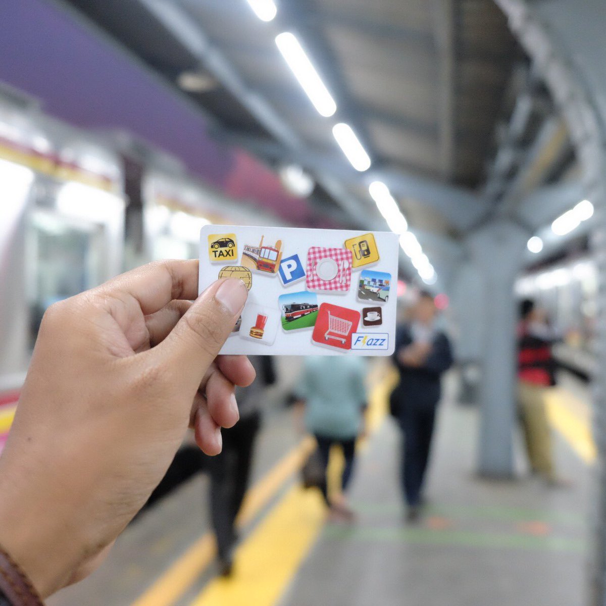 bluebirdgroup's tweet photo. @BizGuideBCA Mana #Promo61 dari BCA yang sudah kamu pakai hari ini? Diskon Rp 61 ribu naik @Bluebirdgroup , atau Rp 1 naik @CommuterLine ? https://t.co/YQoQvkm951