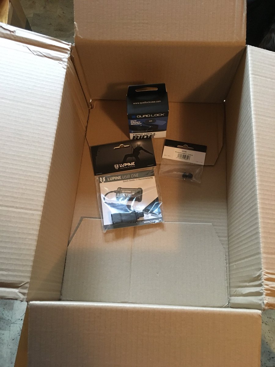 swenlauer's tweet photo. #fahrrad_de Leider kann ich eine solche Verschwendung nicht mehr unterstützen... Das geht einfach nicht. #nogo #amazon https://t.co/vzCifYEItD