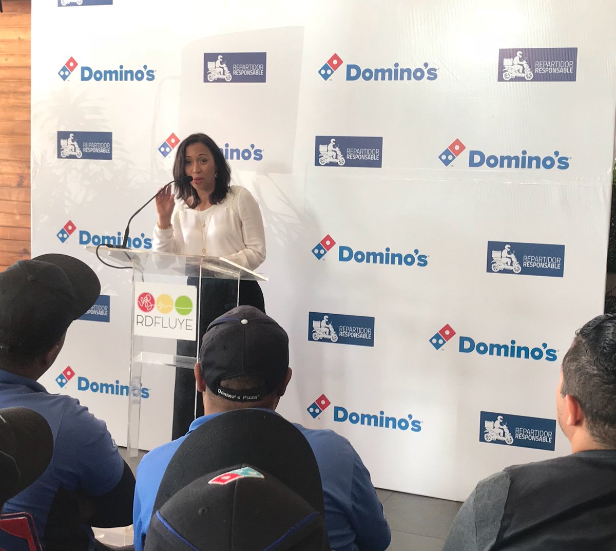 DominosRD's tweet photo. Acto de lanzamiento de #RepartidorResponsable. Una iniciativa de Domino’s Pizza en colaboración @rdfluye. #OrgulloDominos https://t.co/FCrV2kVwz5