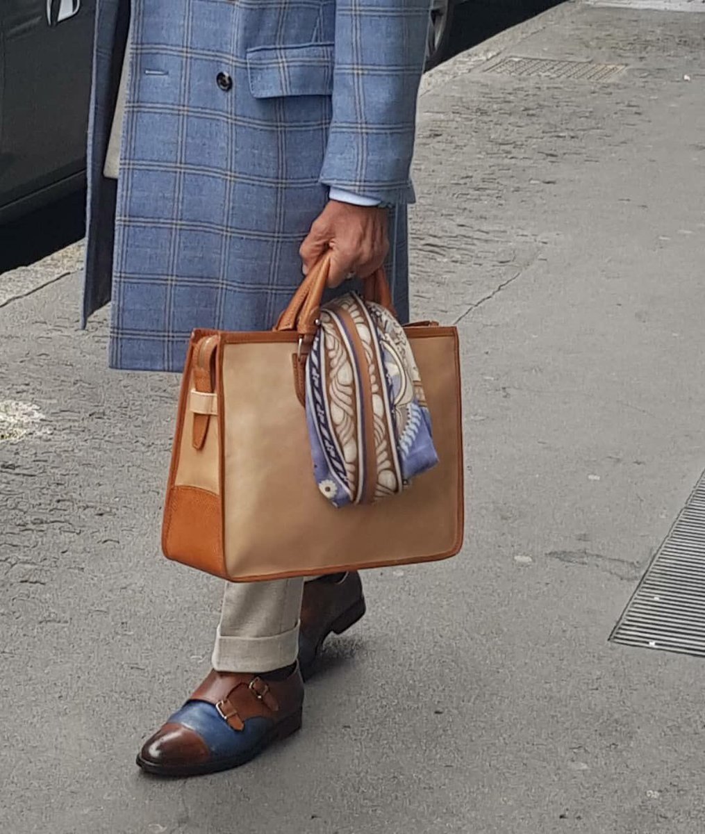 linoieluzzi's tweet photo. #linoieluzzi #albazarmilano #7style #doublebreasted #jacket #coat #menswear #menstyle #dapper #elegant #style #gentleman #milan #suit #viascarpa https://t.co/0Jje8LFbw5