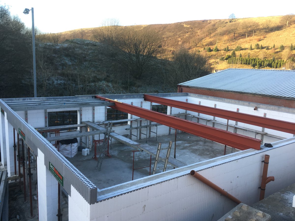 BecoWallform's tweet photo. A #winter #Wallform build, this two storey shell has taken less than 10 days for a two man team to construct to roof level - well done guys! https://t.co/GX6a88Rrsv