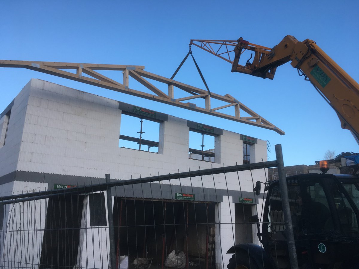 BecoWallform's tweet photo. A #winter #Wallform build, this two storey shell has taken less than 10 days for a two man team to construct to roof level - well done guys! https://t.co/GX6a88Rrsv