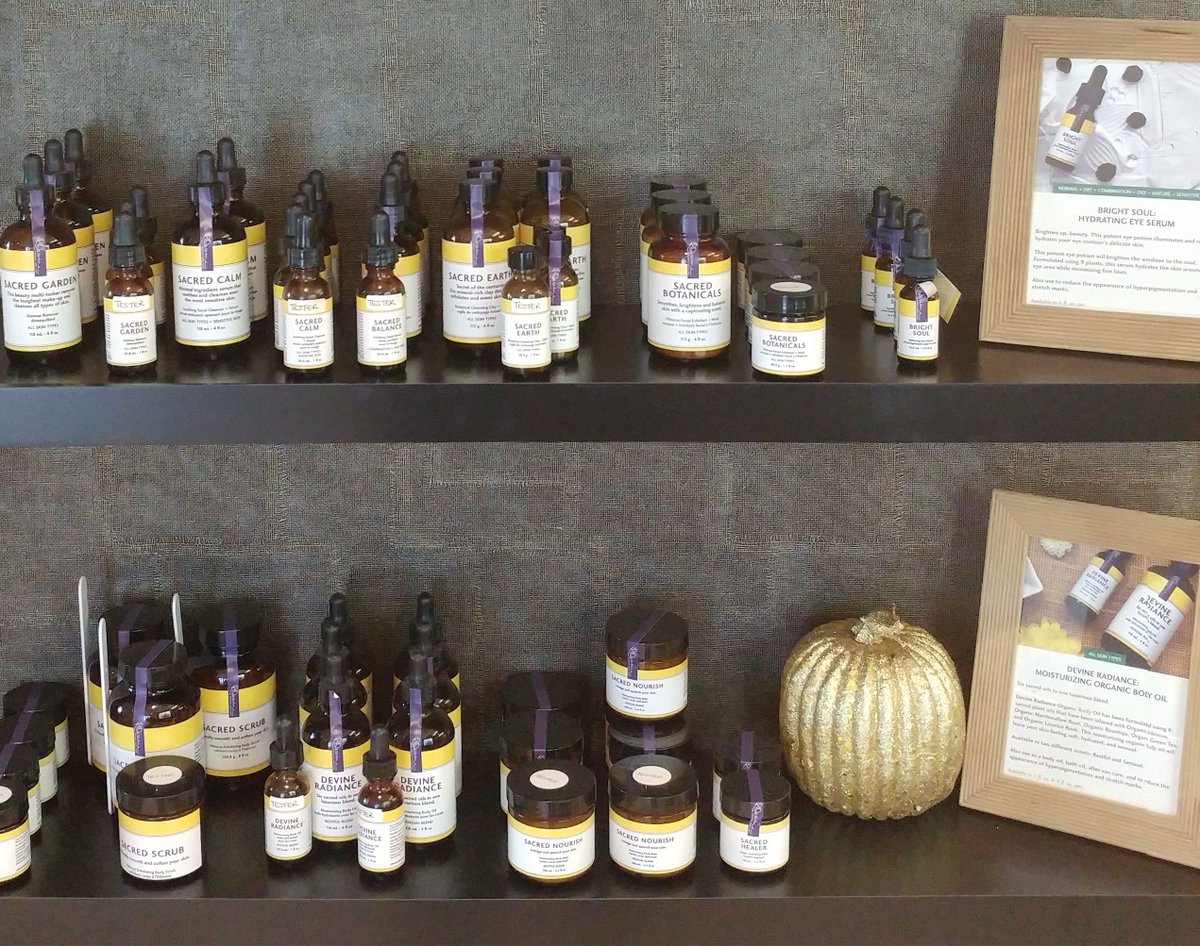 SerenitySpaNF's tweet photo. We offer our guests a wide variety of specialty products are available as well as unique gift ideas. #RDevine #DanielThompson #Esthederm #SpaDay #SpaStay #SerenitySpa #NiagaraFallsMarriott #FallsviewBlvd #NiagaraFalls #Ontario #Canada https://t.co/hUsottRAIa https://t.co/p03ZEZch91