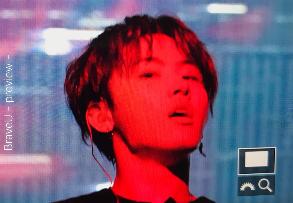 u920409's tweet photo. <preview>180221 MONTAGE  Zepp Divercity tokyo
#유권 #김유권 #유구 #ゆぐ #블락비

기호❷ https://t.co/xCzHLpR8oh