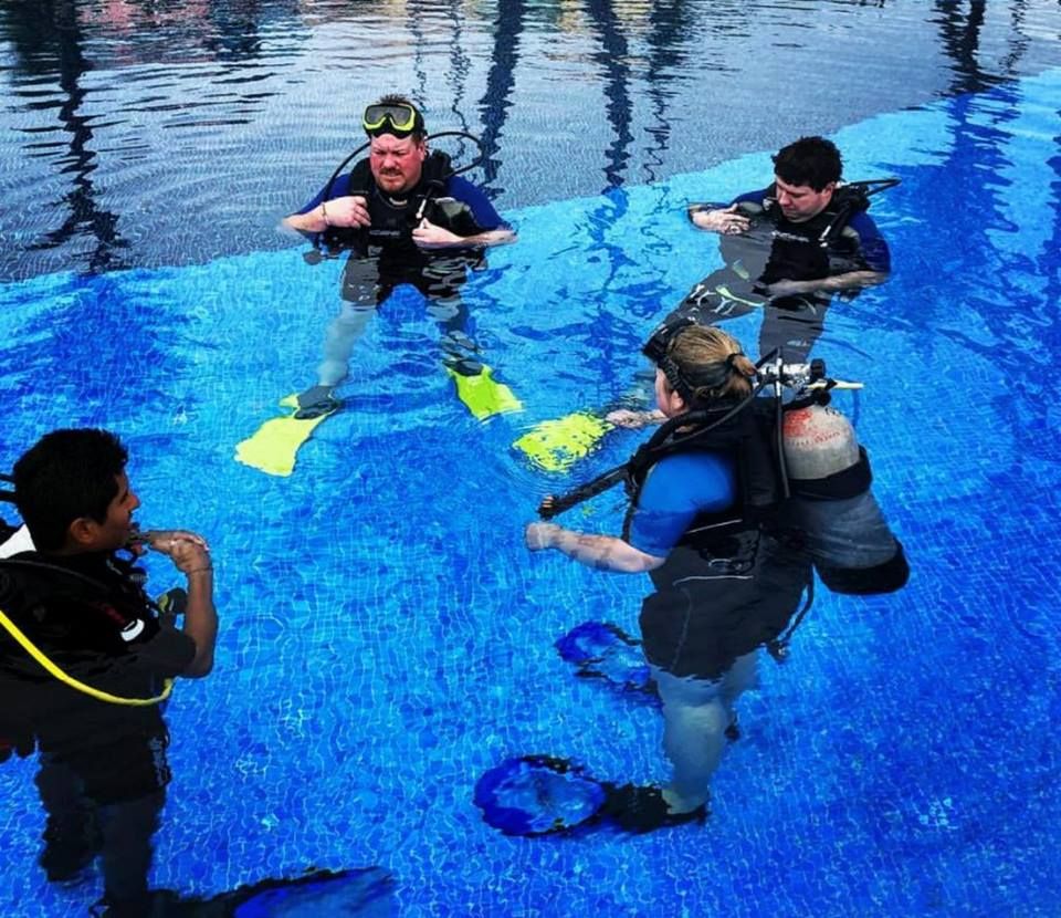 OceanBlueSand's tweet image. Be sure and try our scuba diving lessons on your next Ocean Blue &amp;amp; Sand vacation, to discover all that #PuntaCana has to offer under the sea! 📷Credits: @PelicanoWaterSports #Padi #ScubaDiving