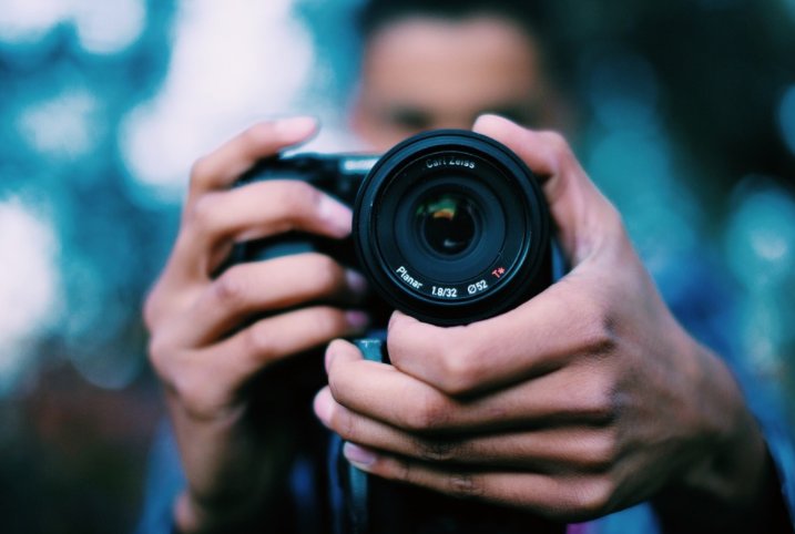 Photography Club - February 22nd 
From 6:00 - 8:30 pm the Gaynor Family Regional Library is hosting a FREE photography workshop! The theme is red/winter accessory. See you there! For more information:  redrivernorthtourism.com/event/photogra…