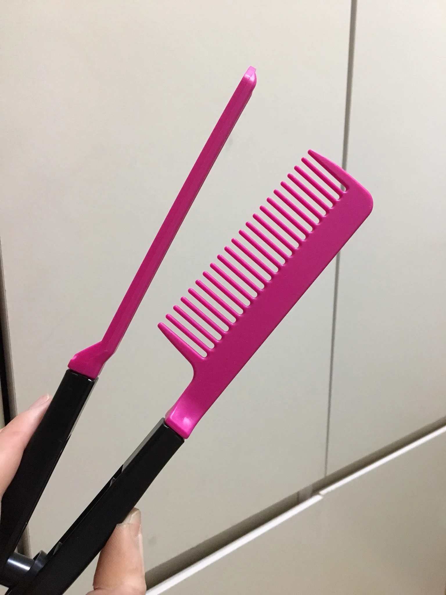 頑固な癖っ毛もコレで解決！？　108円でストレートヘアーが手に入るかも！！