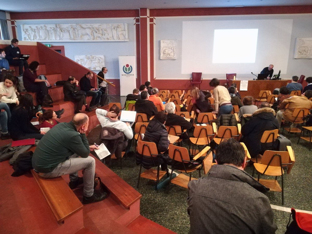 MasterGIS_Droni's tweet image. Alessandro Alasia in diretta dal Canada per esporre le esperieze di crowdsourcing di Statistic Canada nel progetto &quot;Building Canada 2020&quot;. #foss4git #21febbraio #Roma @MasterGIS_Droni @MassDeMarchi