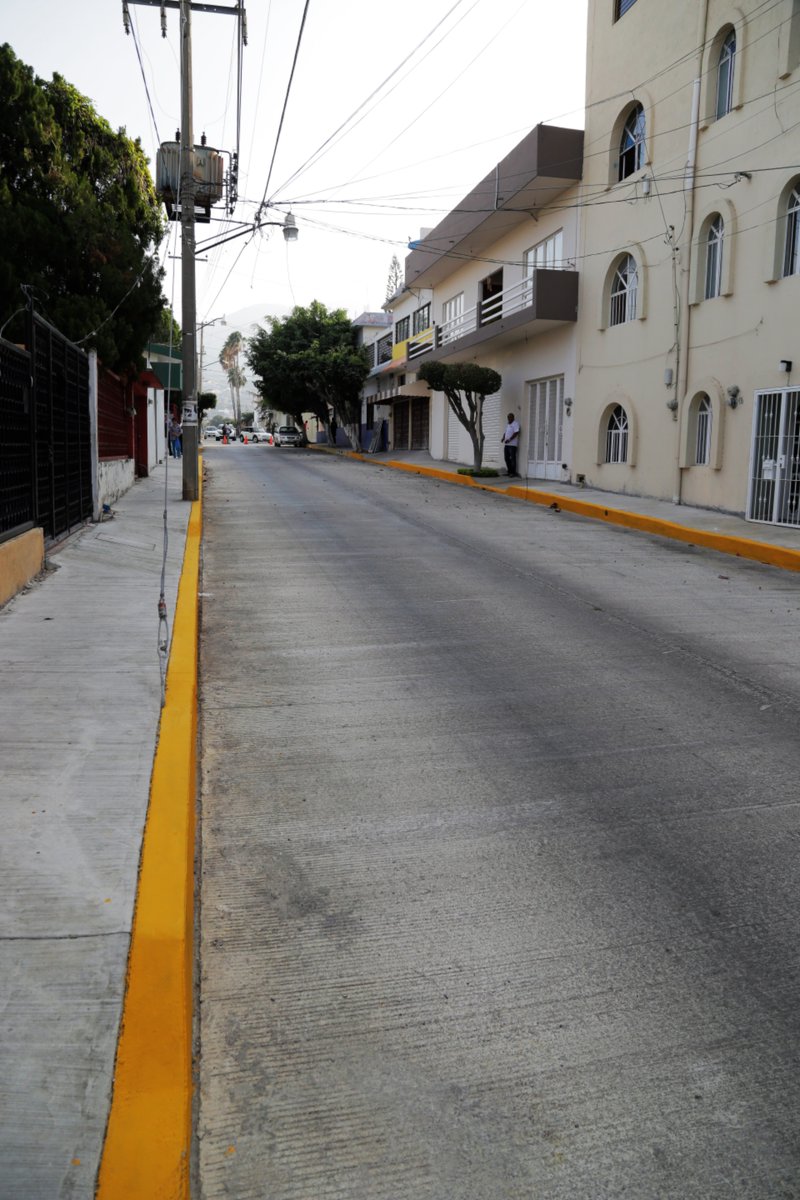SOPYCChiapas's tweet photo. Continuamos trabajando en la #ZonaMetropolitana, mejorando la imagen urbana en #TuxtlaGutiérrez y todo #Chiapas: #Betancourt Esponda. https://t.co/lXXZsNhmzI