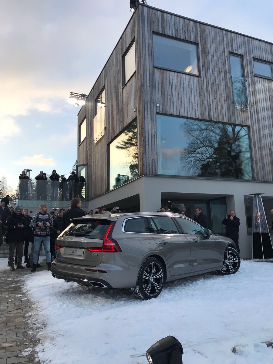 Volvo_NL_PR's tweet image. Volvo introduceert de nieuwe #VolvoV60 media.volvocars.com/nl/nl-nl/media…