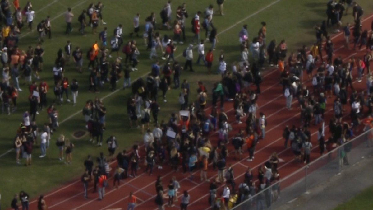 WATCH LIVE Students stage walkouts at school across South Florida bit.ly/2CAEFVl?utm_so… https://t.co/4aICUsD6sB
