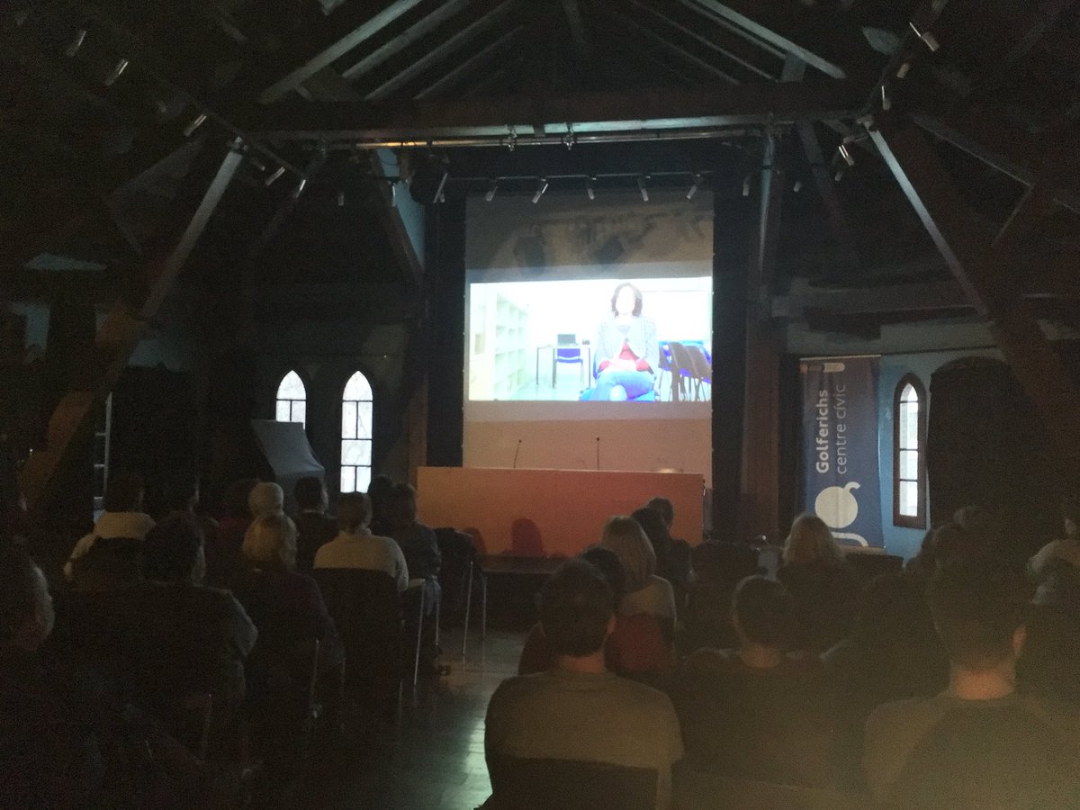kineina's tweet photo. Ja hem vist #ProjecteMòbil. Ara xerrem amb @evavidaleva @AlbaTrepat i  @caltayom dels problemes mediambientals, socials i laborals de la fabricació dels mòbils @aulamedia @SCKasando @setemcat @ccgolferichs https://t.co/W8XafHmlbn