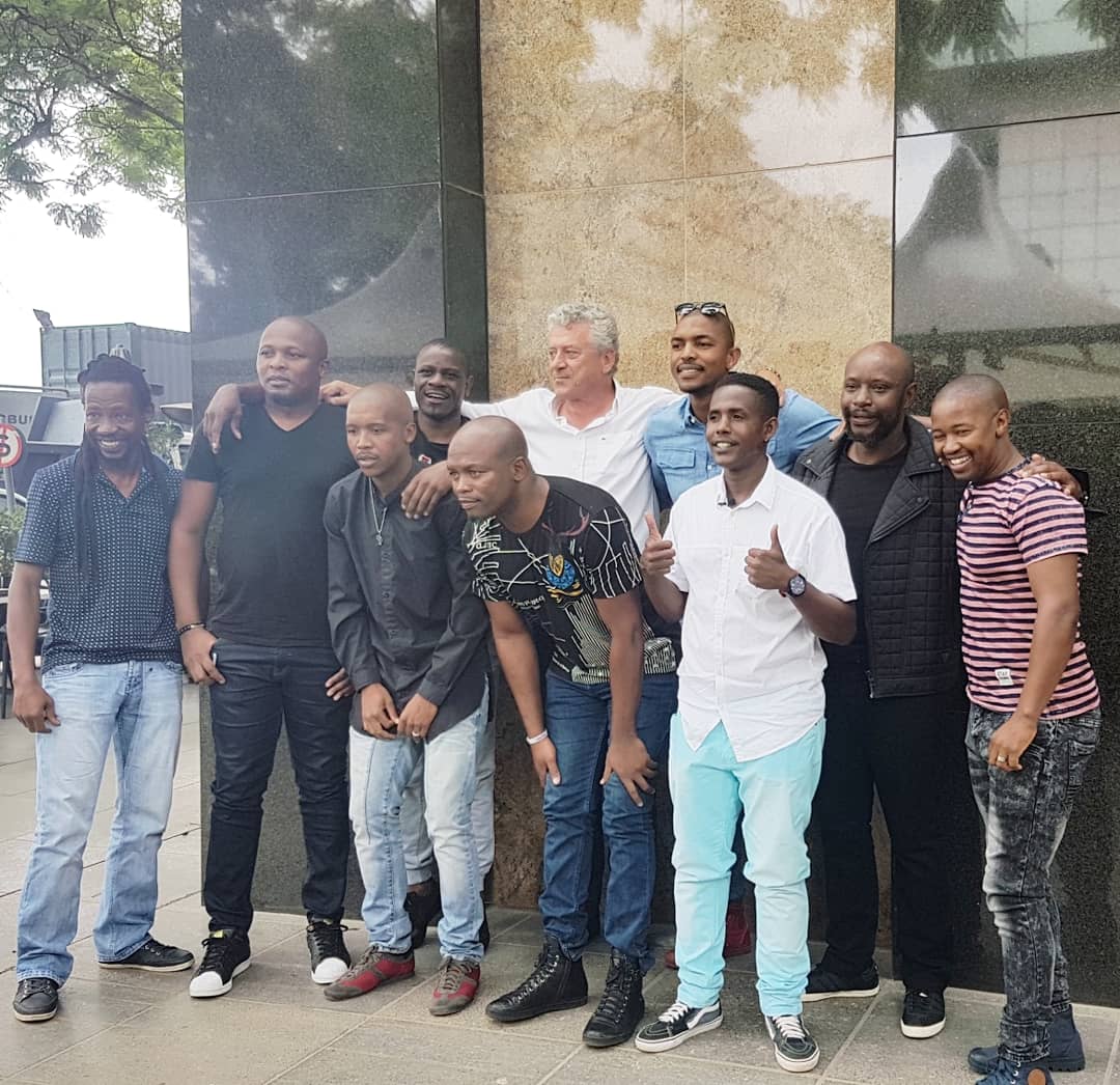 TheBold27's tweet photo. A day well spent #reunion #uncrownedkings #happypeople #tsunamidays #brothers4life https://t.co/dMuMDVTVqW