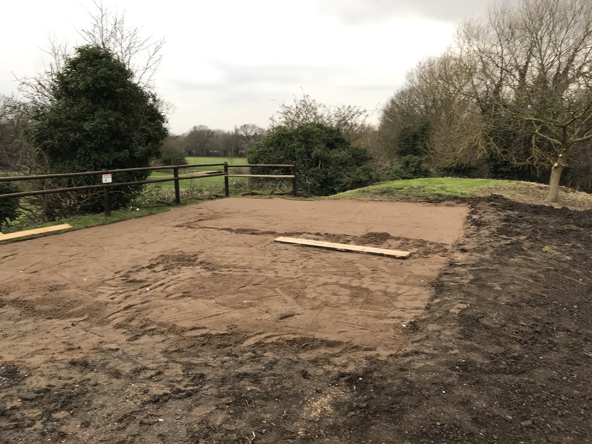 A_crack's tweet photo. Great work by the team completing the Tee laser levelling projects at upminster GC this winter #screeding @MartinDavidGuy1 https://t.co/Qz1ZjG5yem