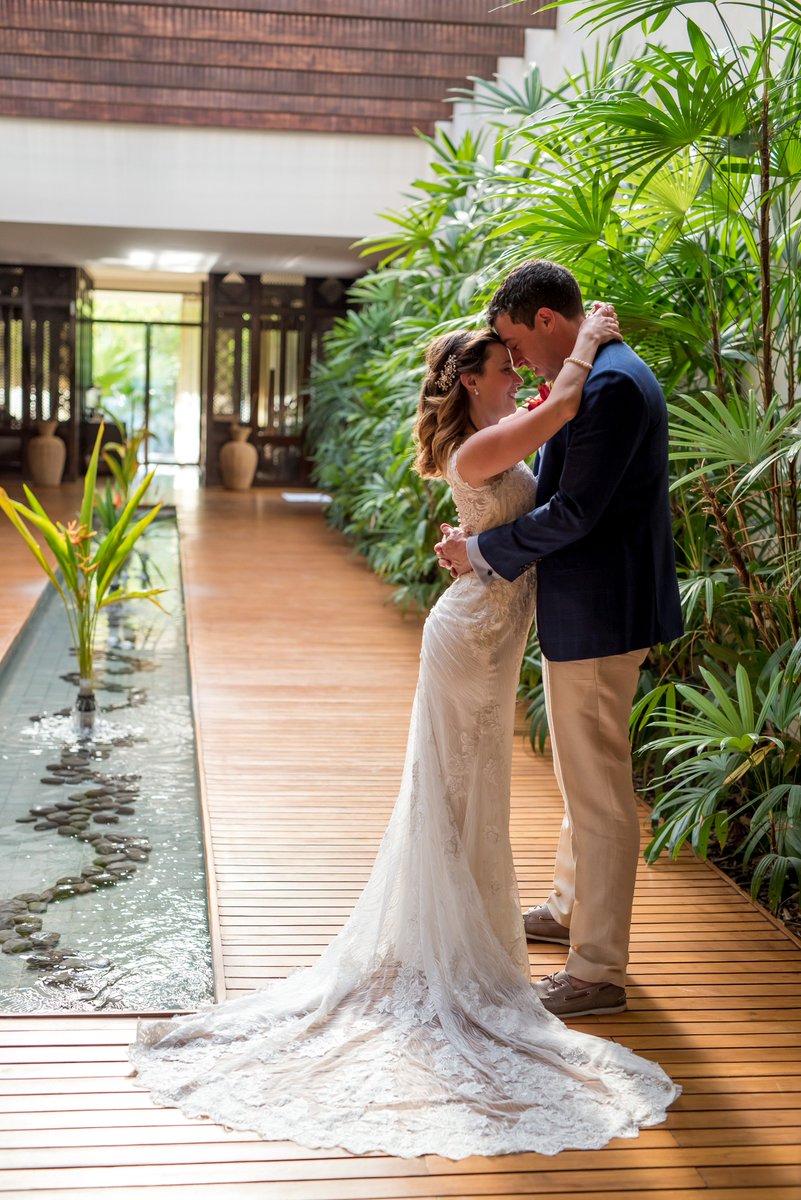 Con una hermosa boda playera celebramos el amor de Tiffany y Jonathan, ¡felicidades! 💙💜 bit.ly/playaconchalwe…
📷 Sylvia Guardia #WestinWeddings #Bodas #CostaRica