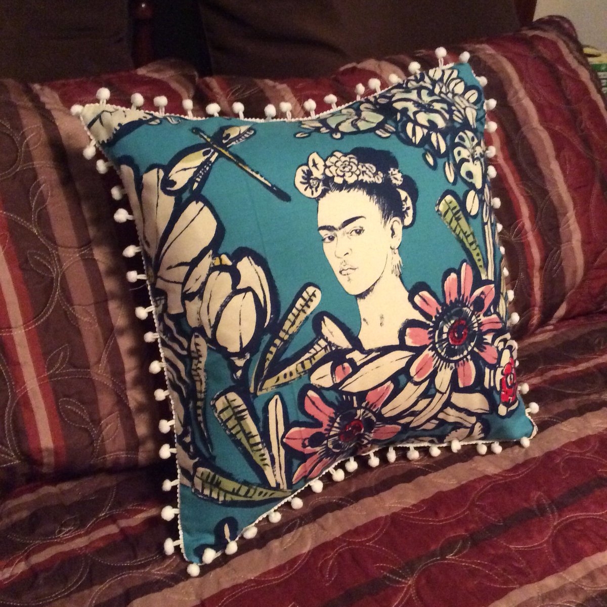 42orqui's tweet photo. Frida pillow case available at my etsy shop. https://t.co/9vdhUoZHed #HomeDecor #etsyshop #etsy #FridaKahlo #handmade #handmade #Latina #bedroomdecor https://t.co/LKxaHxvSuV