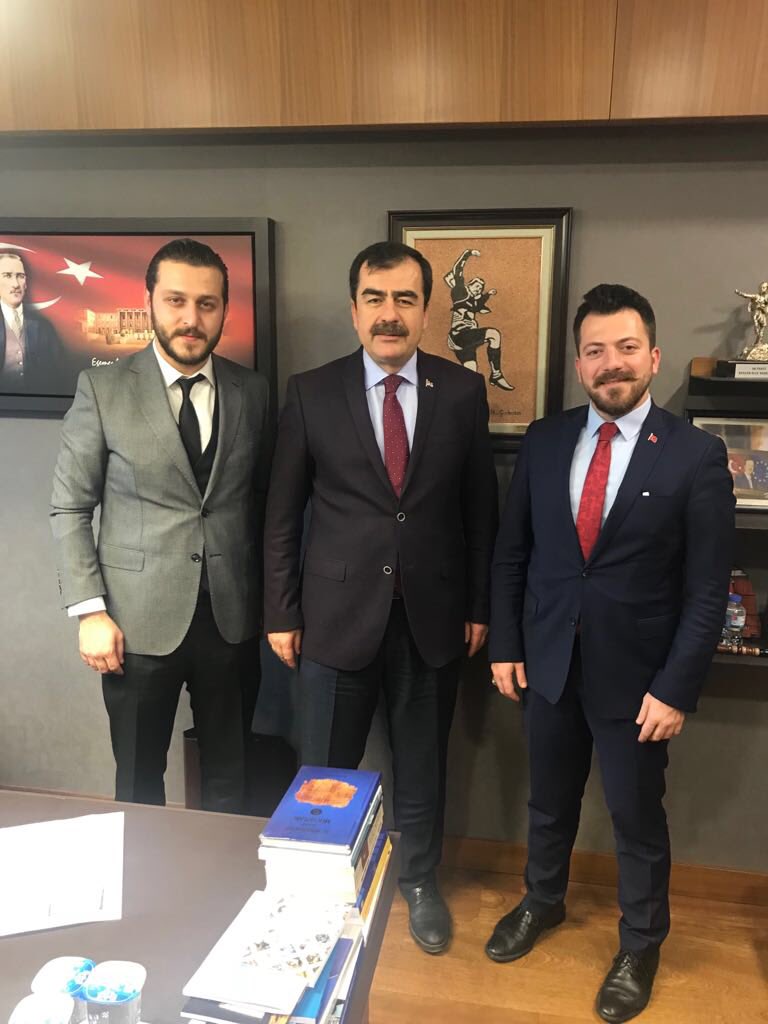 AK Parti Aydın İl Gençlik Kolları Başkanlığına atanan Abdulhamid Burak Aykut kardeşimizi tebrik ediyor, yeni görevinde başarılar diliyoruz. Bu güne kadar yapmış olduğu hizmetlerden dolayı Mustafa Enes Yıldız kardeşimize de teşekkür ediyoruz.