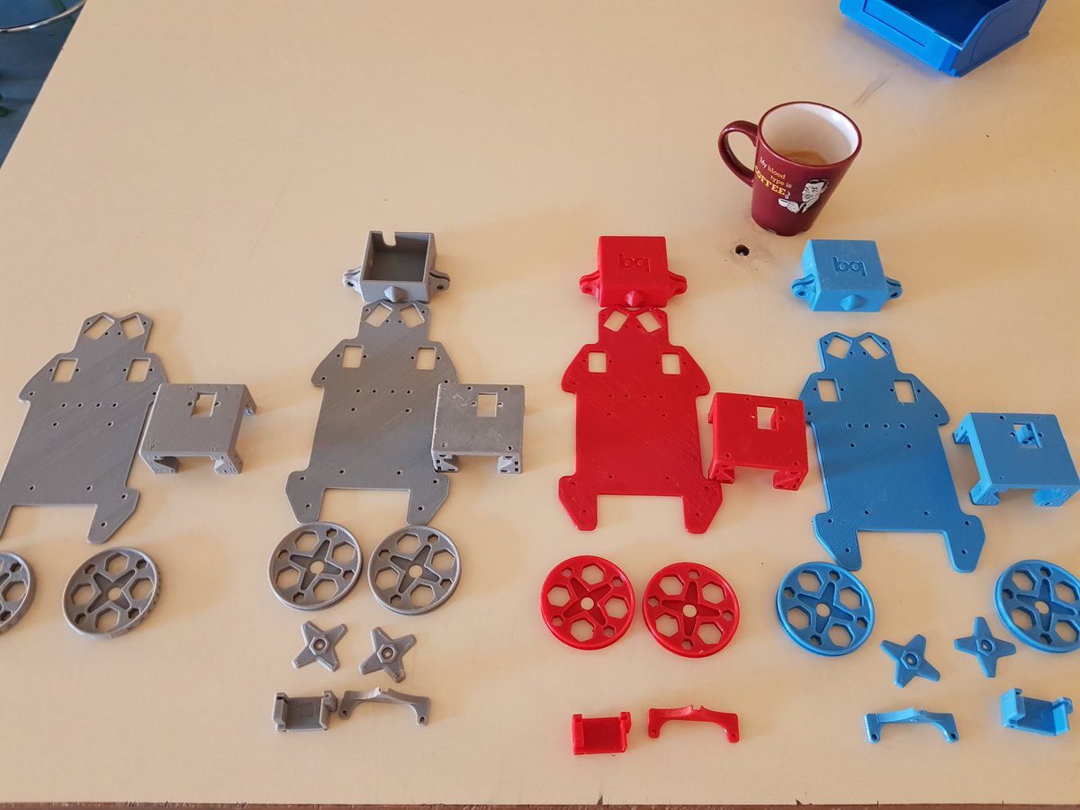 ClubRoboticaRS's tweet photo. Estamos a punto de terminar nuestros #printbot #DIY. #RetoFebrero "Sal del Laberinto" lo más rápido posible. @SafaPintoFESD @RetoTech #FundaciónEndesa @Endesa @BQEducacion https://t.co/Ch5RXx90ke