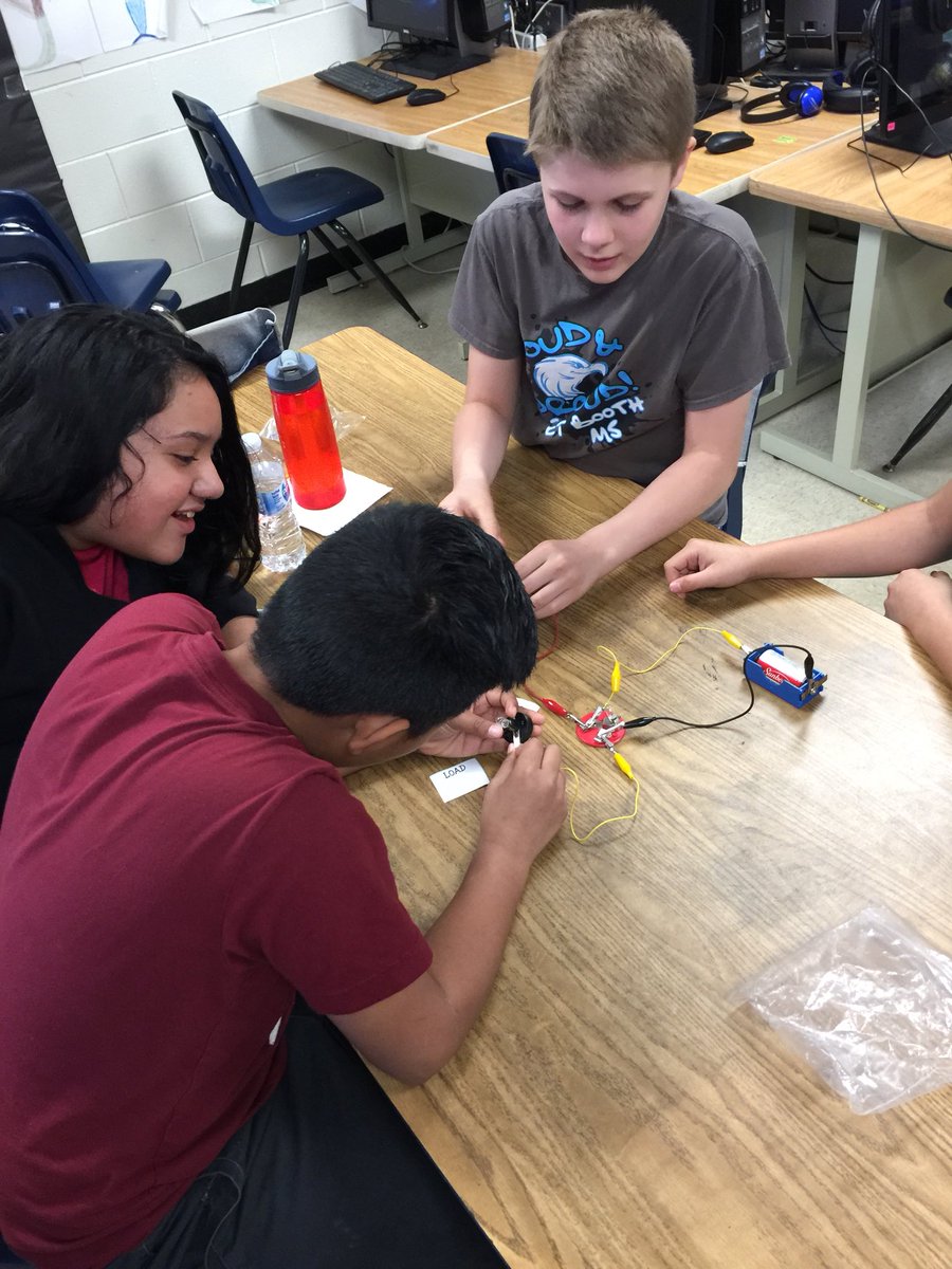 MrsJillMcNally's tweet image. It’s electric! ⚡️ making circuits in 5th #OGESfam #5thgradescience