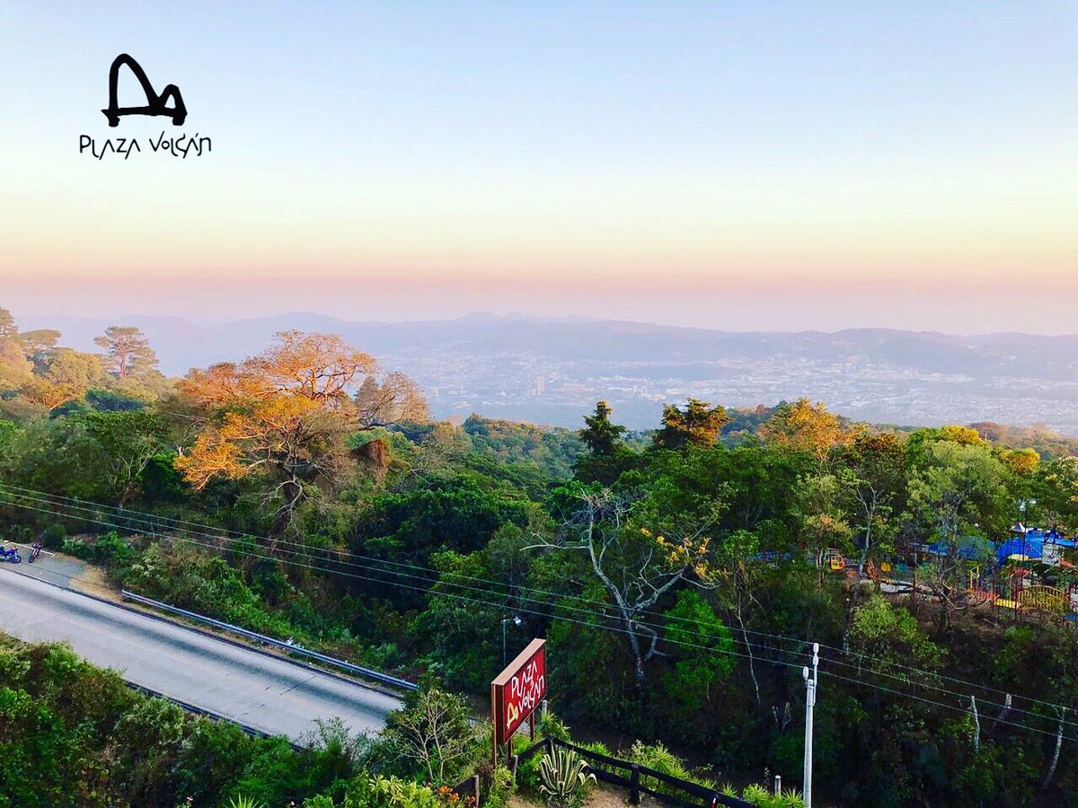 PlazaVolcan's tweet image. ¡En #PlazaVolcán disfrutamos de nuestro país de una manera diferente! Mira que linda es la ciudad de las alturas 😉😍

¡Te esperamos! Todos los días desde las 8AM hasta las 10:30 PM 🌋

• #VolcanoLovers •
• #ElSalvador •
