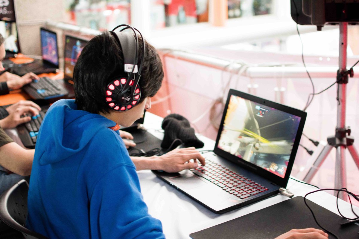 CentroAltaTecno's tweet photo. Momentos @AcerAmerica en nuestro evento #GamerClash4.
#FelizMiércoles #gamer #Acer #Geek #Eventos #videojuegos #tecnologia #tic #cosplay https://t.co/o4Bc91yqje
