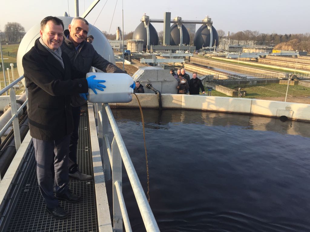 Wethouder Elferink bedankt ons voor het lef een #duurzame #energiefabriek te bouwen. <a href="/gemeentehengelo/">Gemeente Hengelo</a> vechtstromen.nl/actueel/nieuws…