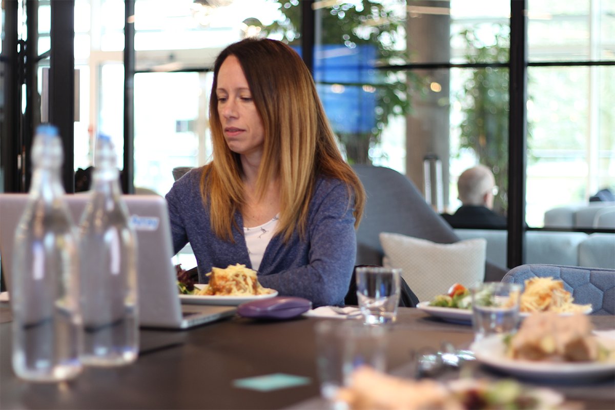 bluearrayseo's tweet image. Today’s #KnowledgeBuffet saw SEO Manager, @louiseamor talk through the teams recent blog posts in #featuredsnippet style! SEO Executive, @seolauranash then took the mic 🎤 to take us through a recent Gap Analysis of hers! A slightly healthier lunch that usual this week! 🥗