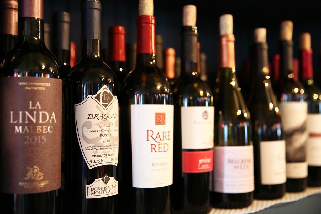 libtavernpowell's tweet photo. Who's in need of a #WineDownWednesday? Stop in, bring your friends, and split a bottle...or two 🍷🍷#ItsWineOClockSomewhere https://t.co/lhPEjvbtSd