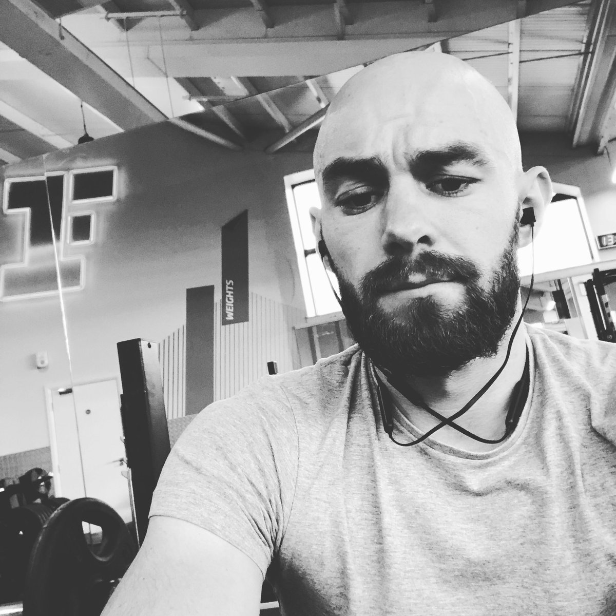 MT_Ski's tweet photo. Back at it #fitnessfirst #chestday #postholidayworkout #weightgain #beard #bearded #upsidedownhead https://t.co/InETTjglnx